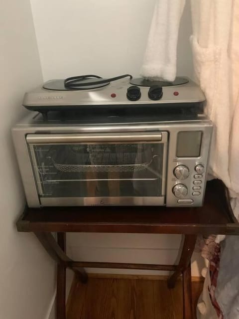 Newly remodeled studio near downtown Brenham House in Brenham