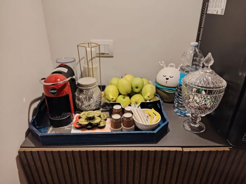 Restaurant/places to eat, Coffee/tea facilities