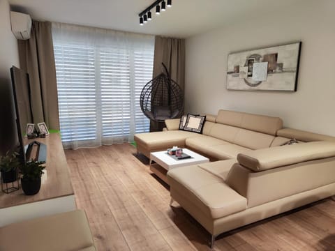 TV and multimedia, Seating area, Entertainment