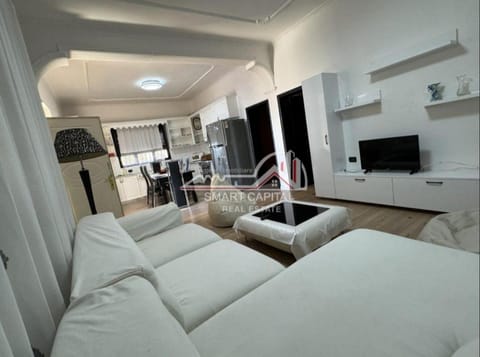 TV and multimedia, Kitchen or kitchenette, Living room, Photo of the whole room, Seating area, air conditioner