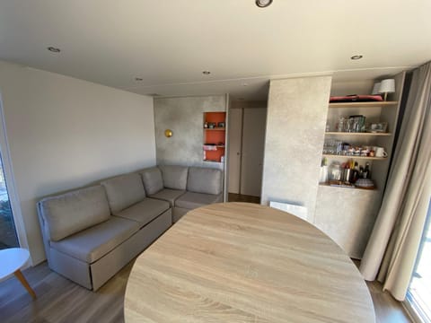 ***Mobil-home confortable 6 pers, 3 ch, 200m plage, piscine, fitness, marché local*** - FR-1-361A-67 House in Jullouville