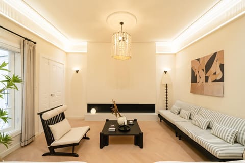 Living room, Seating area