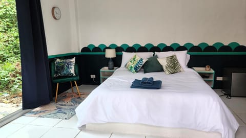 Bed, Decorative detail, Seating area, Bedroom