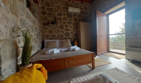 homonatura petrinum House in Messenia