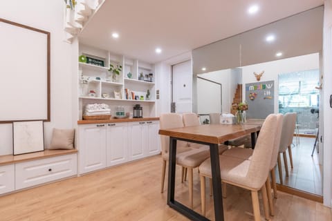 Living room, Dining area