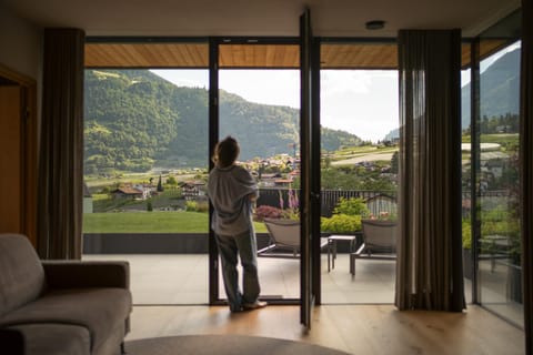 Day, Natural landscape, View (from property/room), Balcony/Terrace, Guests, Mountain view