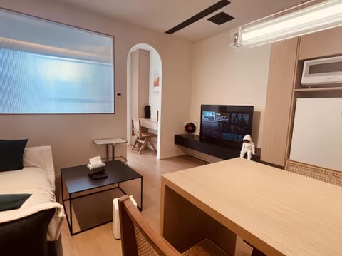 TV and multimedia, Living room, Seating area, Dining area