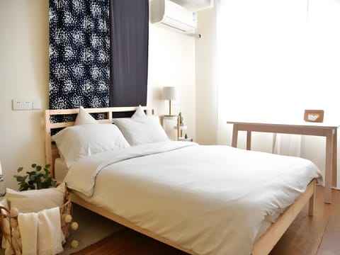 Bed, Bedroom, air conditioner