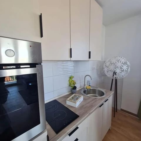 Kitchen or kitchenette, pet friendly, stove
