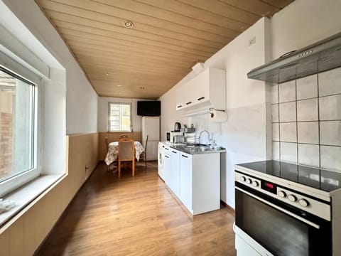 Kitchen or kitchenette, Kitchen or kitchenette, Dining area, minibar, pet friendly, stove, toaster
