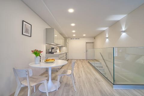 Kitchen or kitchenette, Dining area, Food, stove