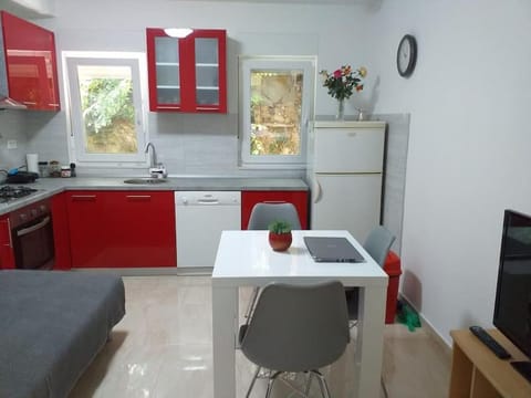 Kitchen or kitchenette, Living room, Dining area, dishwasher, pet friendly