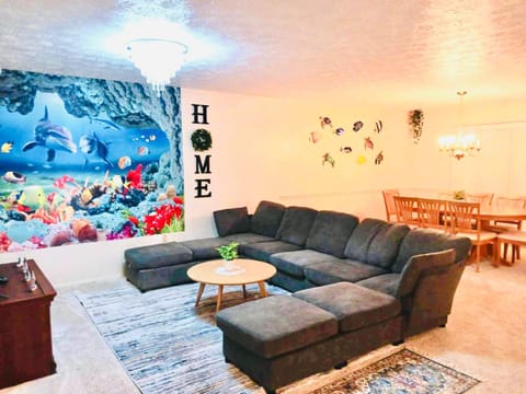 Ocean Palace -12 Guests- close to I-75-Amazing Location!! House in Ohio