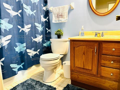 Ocean Palace -12 Guests- close to I-75-Amazing Location!! House in Ohio