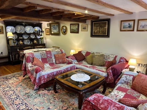 Keepers Cottage House in Wool