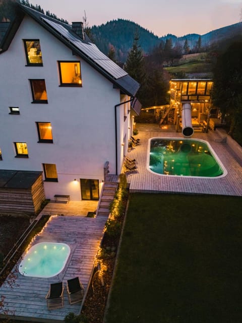 Property building, Garden, Hot Tub, Balcony/Terrace, Aqua park, Garden view, Mountain view, Pool view, Swimming pool, Swimming pool, Sunset, sunbed