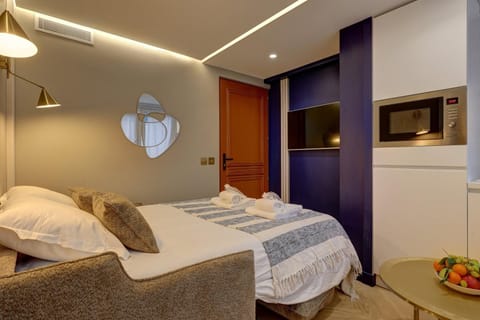 Bed, TV and multimedia