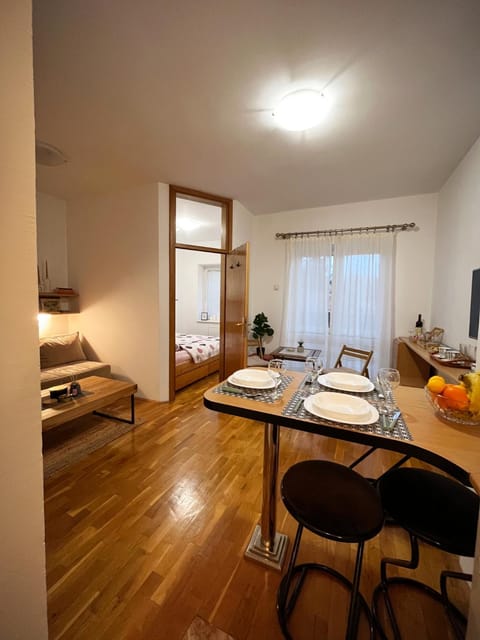 Living room, Photo of the whole room, Seating area, Dining area