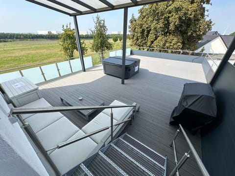 BBQ facilities, Hot Tub, Hot Tub, View (from property/room), Balcony/Terrace, Balcony/Terrace, Seating area, Dining area