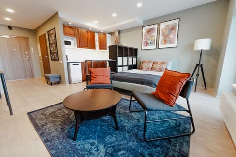 Bed, Living room, Photo of the whole room, Seating area, Dining area, Bedroom, minibar, pet friendly