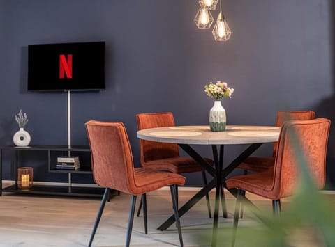 TV and multimedia, Living room, Seating area, Dining area, Evening entertainment