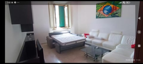 Casa Giafer Apt luminoso spazioso ben localizzato Apartment in Florence