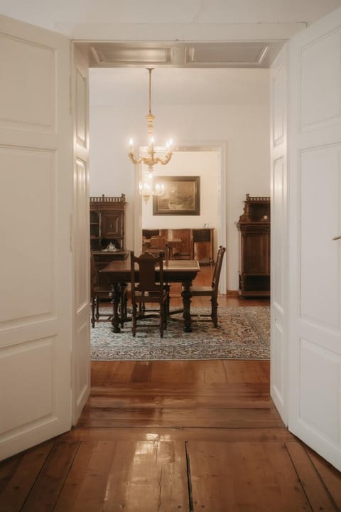 Photo of the whole room, Dining area