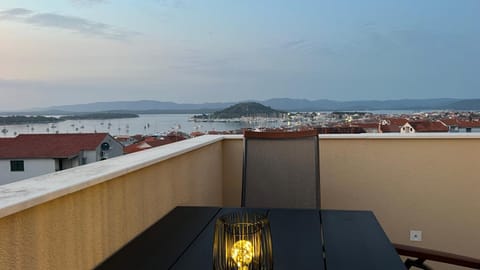 Dvosobni apartman s pogledom na more Apartment in Murter