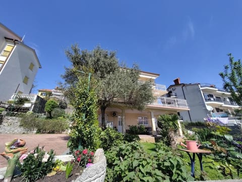 Property building, Spring, Garden, Parking