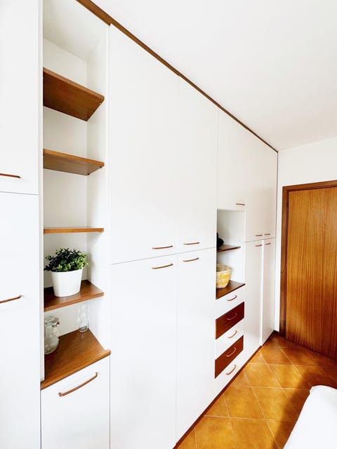 Summer, Photo of the whole room, Decorative detail, Bedroom, wardrobe