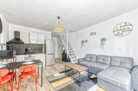 TV and multimedia, Kitchen or kitchenette, Living room, Seating area, Dining area, minibar, pet friendly, stove
