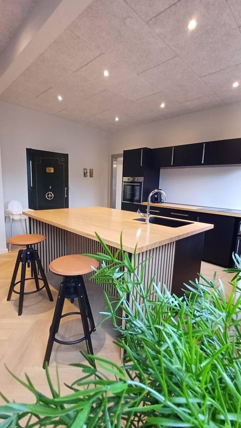 Luxurious Apartment In Aalborg City, Free Parking Apartment in Aalborg