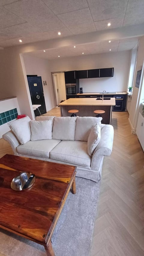 Luxurious Apartment In Aalborg City, Free Parking Apartment in Aalborg