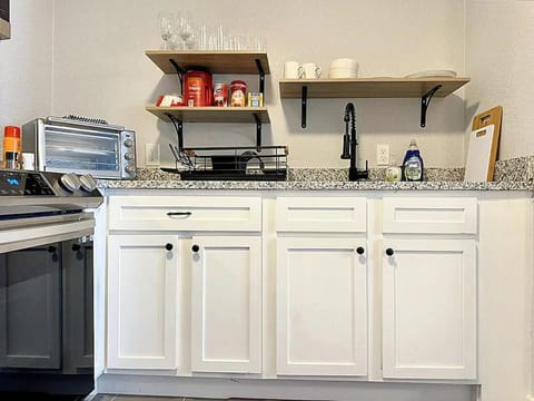 2BR Apt 7 min to Integris Monthly 20 Off #41A House in Oklahoma City