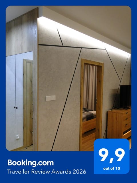 Photo of the whole room, Bedroom, wardrobe