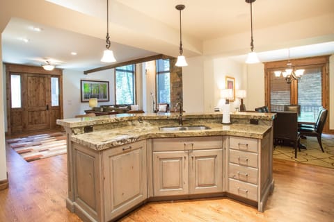 Silver Aspen - Five Bedroom Loft Luxury Townhome Hotel Room Hotel in Wasatch County