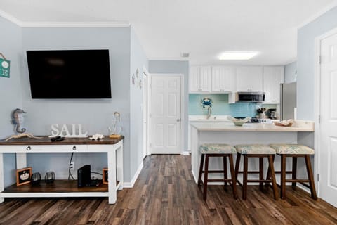 Seahorse 512- Seahorse Condos House in West Beach