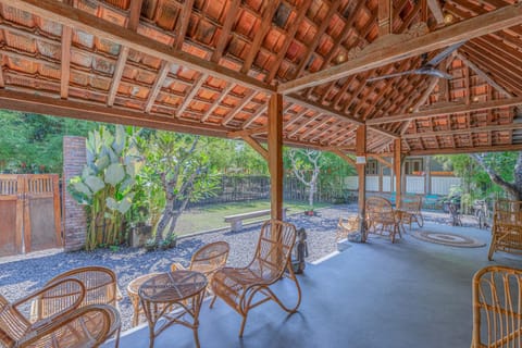 Patio, Day, Garden, Living room, Dining area, Garden view, Area and facilities