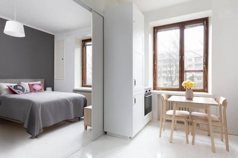 Bed, Dining area, Bedroom