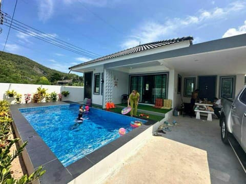 BBQ facilities, Mountain view, Pool view, Swimming pool