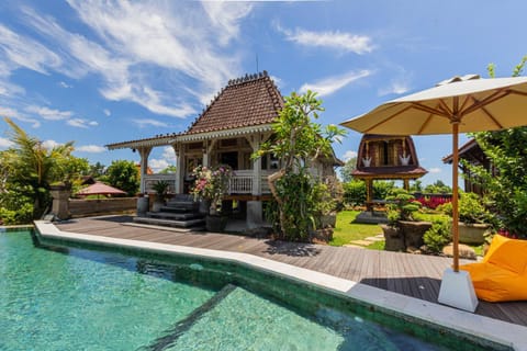 Property building, Day, Swimming pool