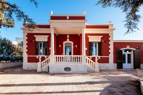 Property building, Facade/entrance, Balcony/Terrace, Parking
