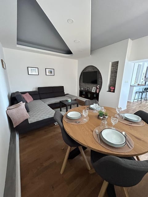 Living room, Seating area, Dining area
