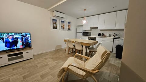 Living room, Seating area, air conditioner