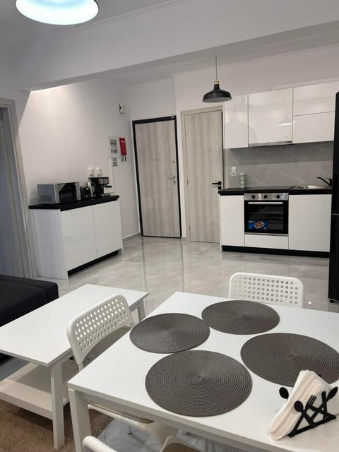 Kitchen or kitchenette, Living room, Seating area, Dining area, minibar, pet friendly, toaster