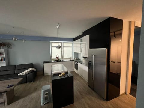 Kitchen or kitchenette, pet friendly, stove