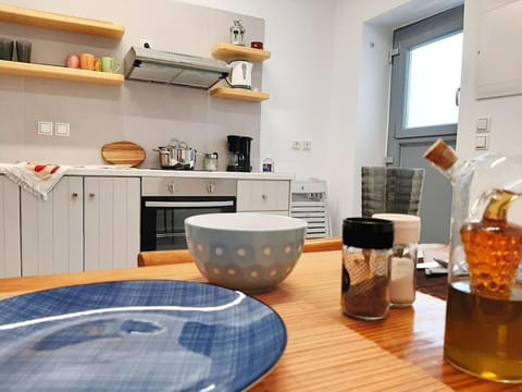 Kitchen or kitchenette, Dining area, pet friendly, stove