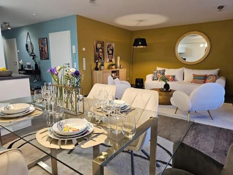 Living room, Dining area