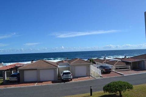Simplicity with an ocean view 200 Apartment in Hermanus
