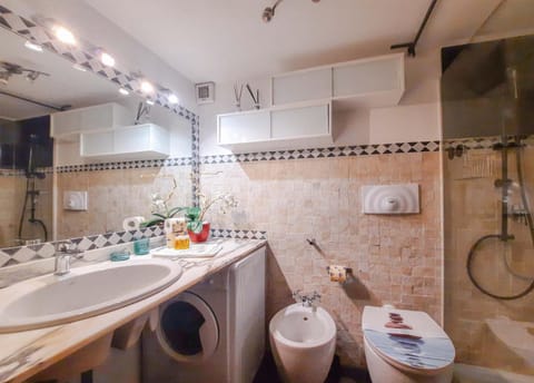 Shower, Bathroom, towels